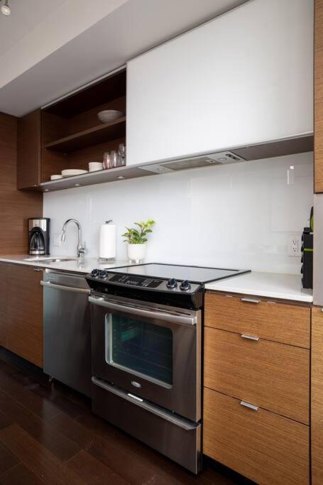 דירות ויקטוריה Chic, Modern And Newly Refurbished One Bdr Near China Town With Parking מראה חיצוני תמונה